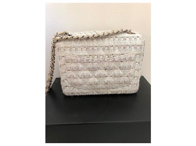 Mini bag Chanel in tweed bianco con hw . argento - vista 3