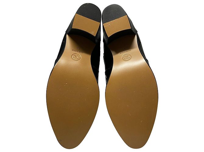 Bottines Chanel en Vernis Noir - vue 7