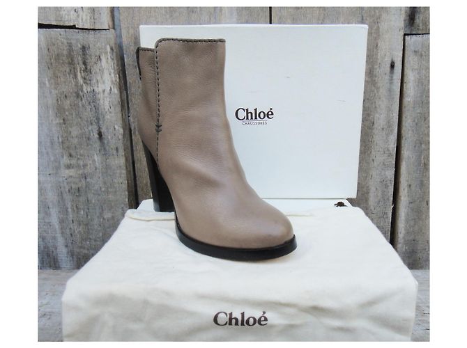 Stivaletti Chloé in pelle grigia e beige 39,5 Grigio - vista 2