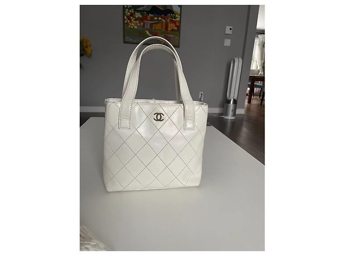 Coco Handle Chanel small Surpique Tote White - view 10