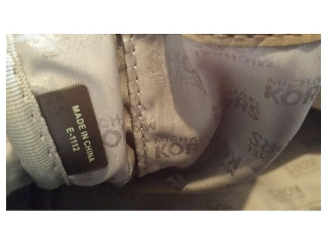 Borsa Michael Kors in pelle vernice beige effetto coccodrillo - vista 4