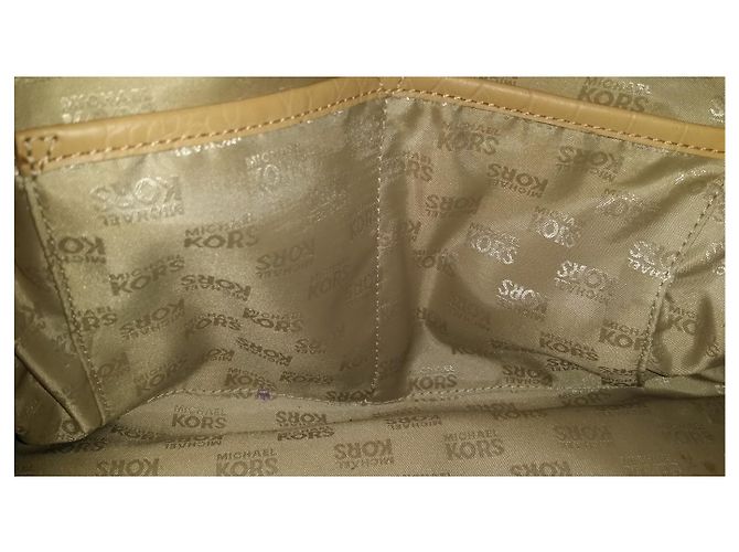Borsa Michael Kors in pelle vernice beige effetto coccodrillo - vista 9
