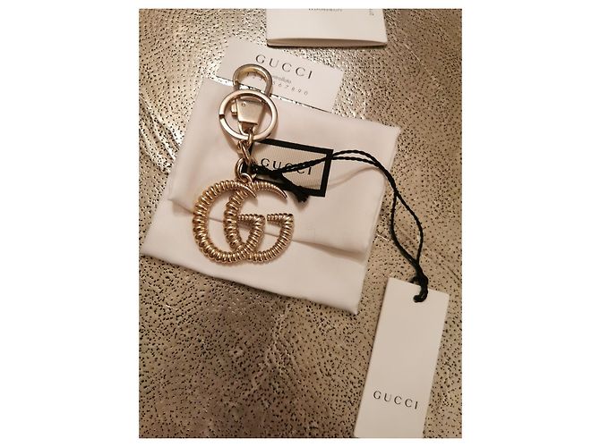 Gucci llavero accesorio para bolso modelo G dorado acero - vista 7