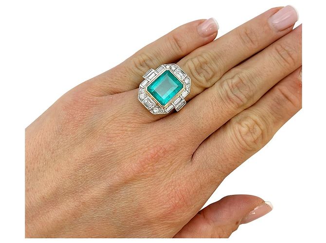 inconnue Anello con due smeraldi in oro e diamanti. - vista 11