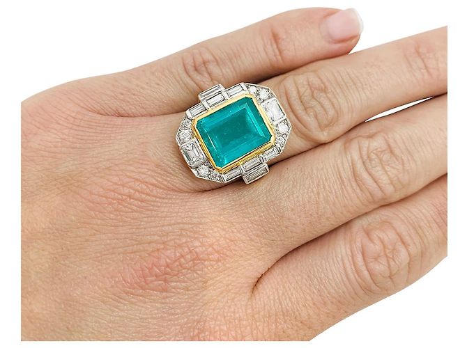 inconnue Anello con due smeraldi in oro e diamanti. - vista 8