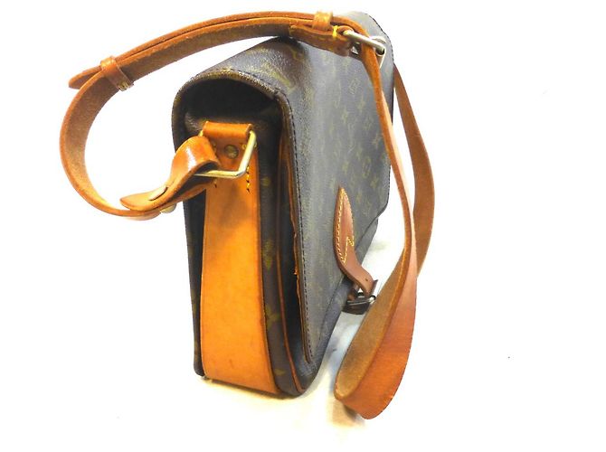Louis Vuitton MONOGRAMA DO CARTUCHO GM Marrom - vista 3