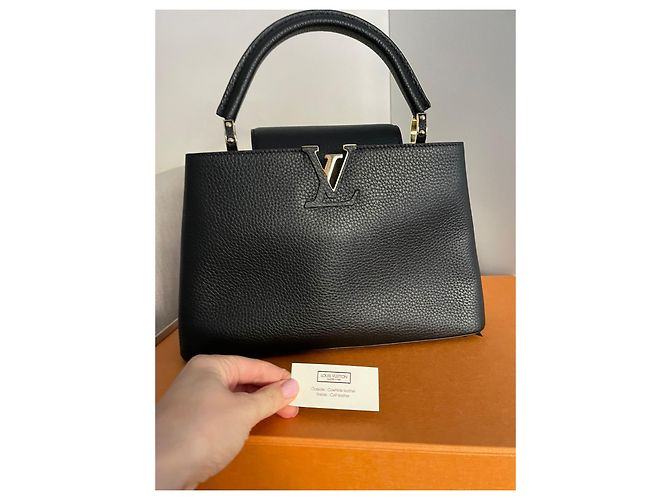 Bolso Louis Vuitton Capucines Model Negro - vista 11
