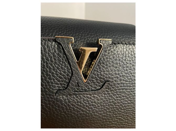 Bolso Louis Vuitton Capucines Model Negro - vista 13