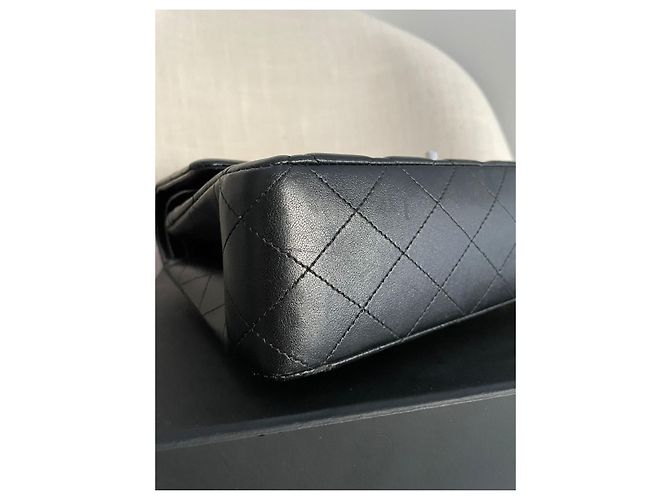 Bolso Louis Vuitton Capucines Model Negro - vista 3