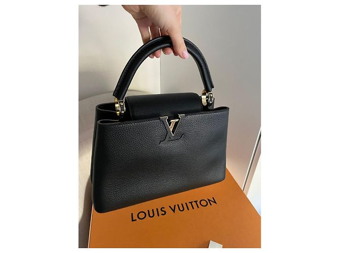 Bolso Louis Vuitton Capucines Model Negro - vista 6