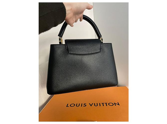 Bolso Louis Vuitton Capucines Model Negro - vista 7