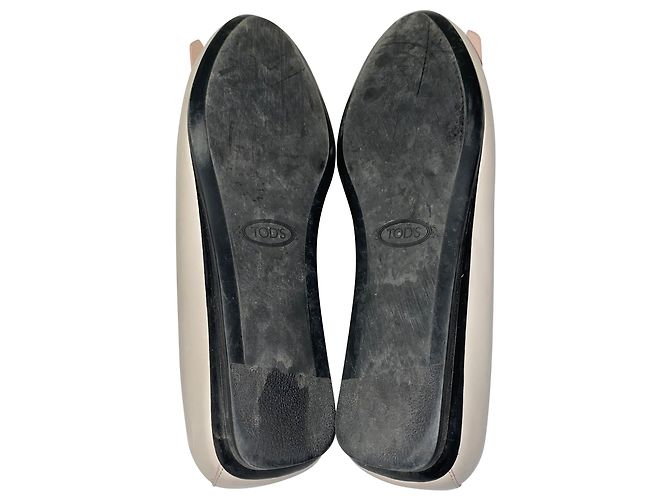 Tod's Mokassin-Flats aus cremefarbenem Leder Weiß Roh - Ansicht 5