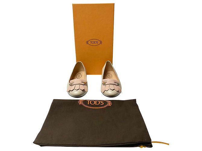 Tod's Mokassin-Flats aus cremefarbenem Leder Weiß Roh - Ansicht 9
