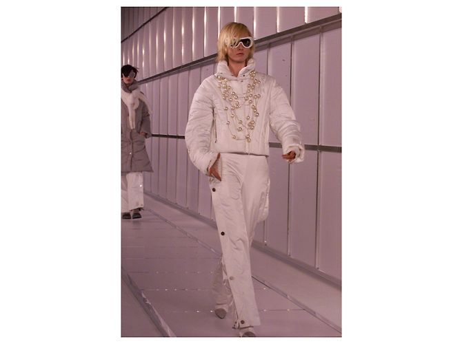 Chanel 00A 2000 Fall runway Karl Lagerfeld SKI JACKET White - view 2