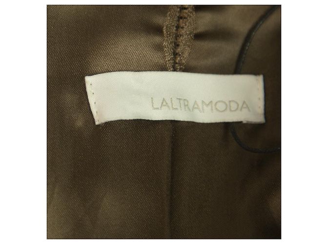 Autre Marque LALTRAMODA Veste Cardigan en Fourrure de Vison Marron Chocolat Taille 44 W. Ceinture en cuir mince Marron clair - vue 3