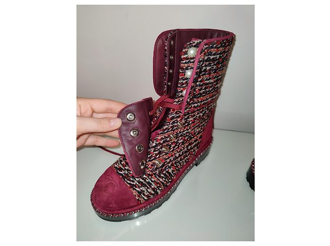 Chanel verde 18K Stivaletti stringati in pelle scamosciata con catena di perle e logo ROSA - vista 10