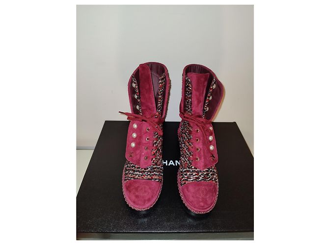 Chanel verde 18K Stivaletti stringati in pelle scamosciata con catena di perle e logo ROSA - vista 15