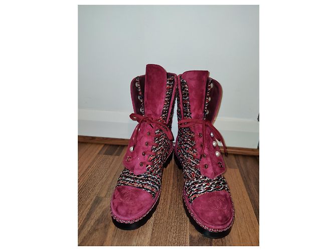 Chanel verde 18K Stivaletti stringati in pelle scamosciata con catena di perle e logo ROSA - vista 16