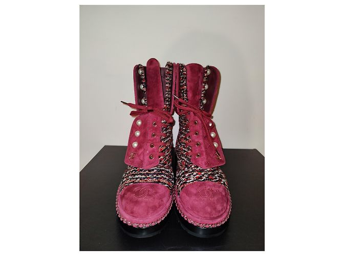 Chanel verde 18K Stivaletti stringati in pelle scamosciata con catena di perle e logo ROSA - vista 17