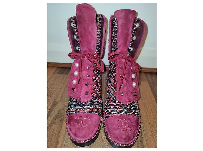 Chanel verde 18K Stivaletti stringati in pelle scamosciata con catena di perle e logo ROSA - vista 5