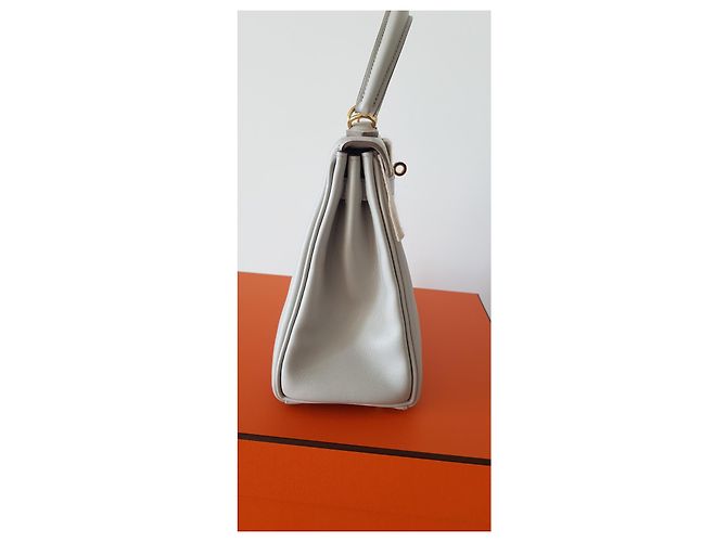 Hermès Kelly 25 Swift grigio perla - vista 2