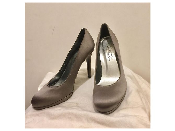 Stuart Weitzman Décolleté in raso argento scuro US 7 eu 38 Grigio - vista 8