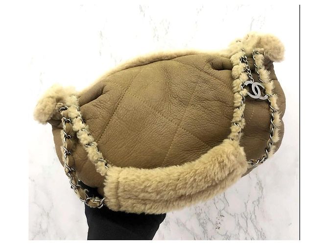 Vintage Chanel Schultertasche aus Lammfell Beige - Ansicht 2