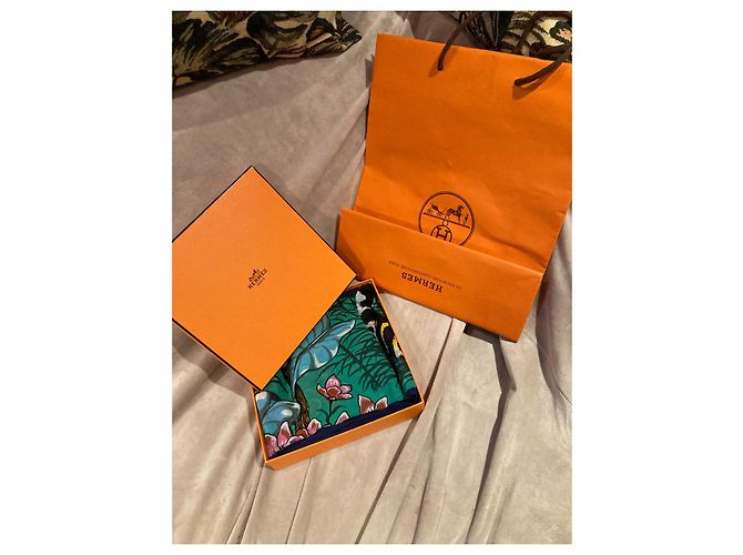 Suntuoso pareo Hermès Panthère enamorado Turquesa - vista 17