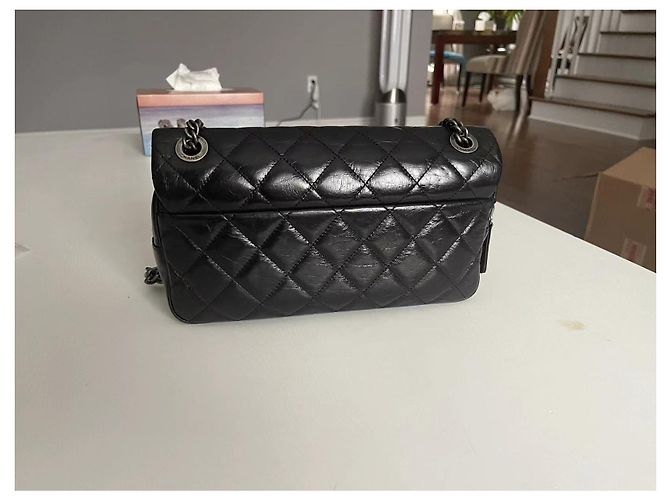 Timeless Chanel mittelgroße flache Tasche, saisonal Schwarz - Ansicht 3