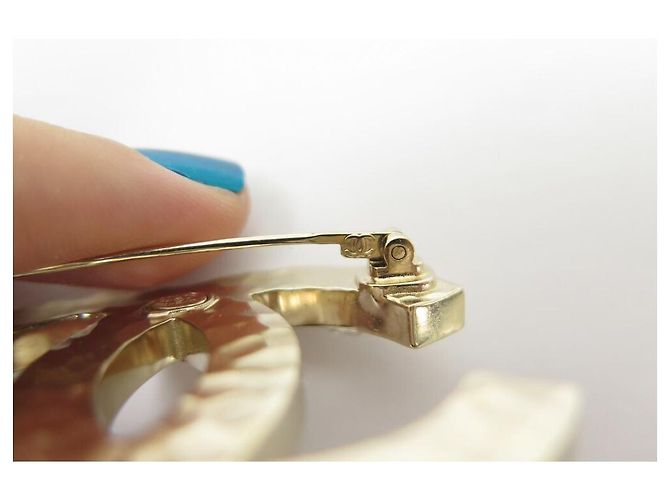 NUOVA SPILLA CHANEL LOGO CC E STRASS IN METALLO DORATO NUOVA SPILLA GIOIELLO DORATA - vista 3