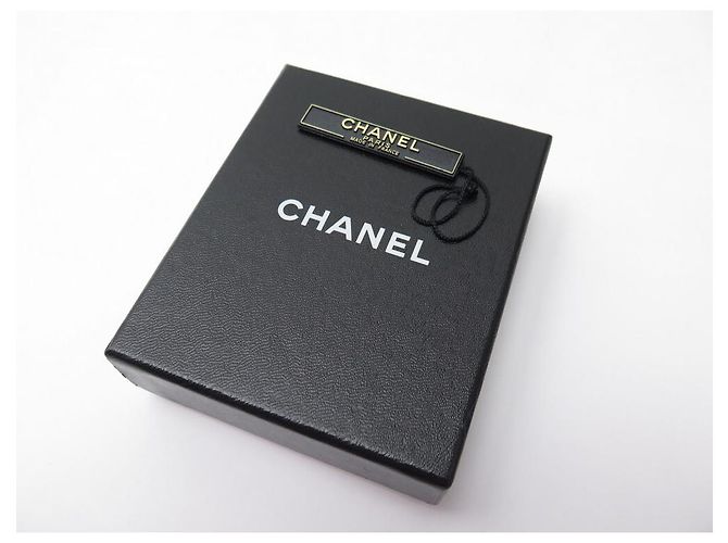 NEU CHANEL BROSCHE MEDAILLON KOKOSNUSSPROFIL CC LOGO ANHÄNGERBOX NEUE BROSCHE Silber - Ansicht 11
