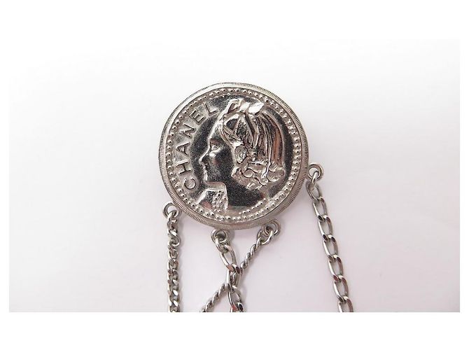 NEU CHANEL BROSCHE MEDAILLON KOKOSNUSSPROFIL CC LOGO ANHÄNGERBOX NEUE BROSCHE Silber - Ansicht 2
