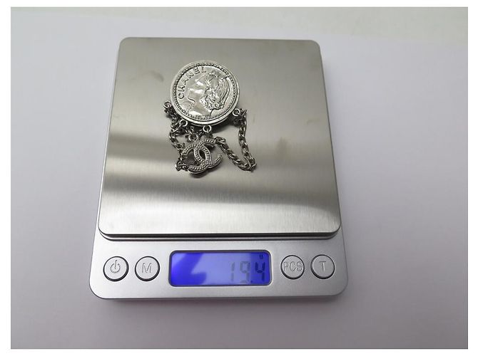 NEU CHANEL BROSCHE MEDAILLON KOKOSNUSSPROFIL CC LOGO ANHÄNGERBOX NEUE BROSCHE Silber - Ansicht 7