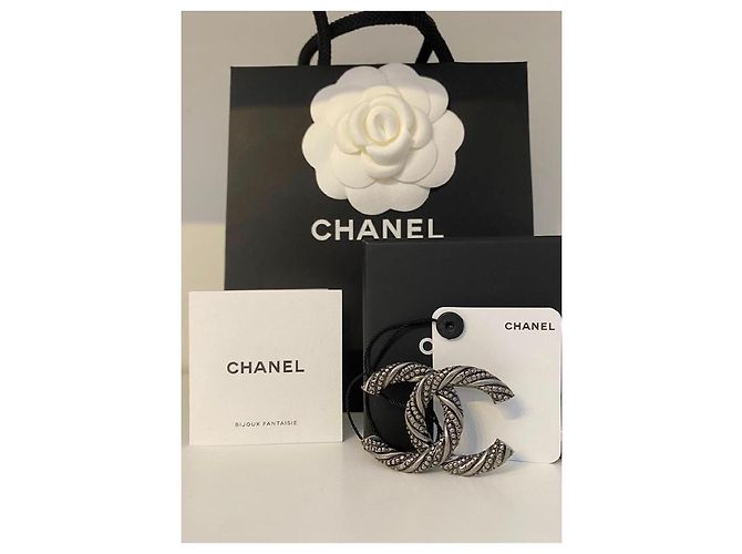 Spilla Chanel CC , RUTENIO METALLO ( argento) , neuf - vista 2