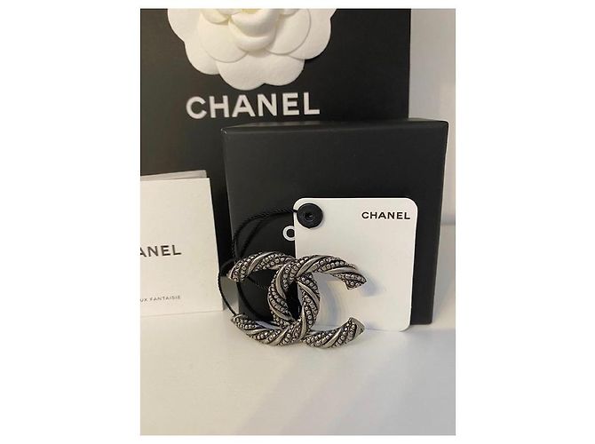 Spilla Chanel CC , RUTENIO METALLO ( argento) , neuf - vista 7