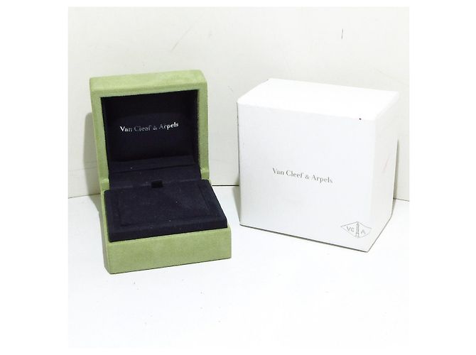 Van Cleef & Arpels Alhambra - view 6