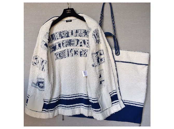 Chanel ikonisch 2019 Runway Boucle Varsity Cardigan Blau Beige Roh Marineblau - Ansicht 12