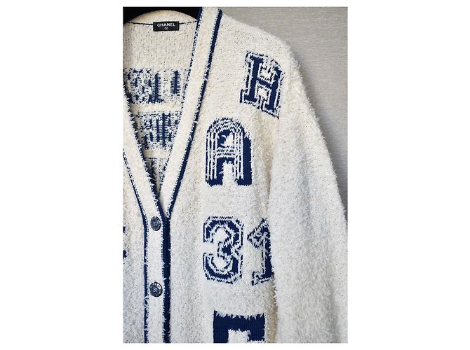 Chanel ikonisch 2019 Runway Boucle Varsity Cardigan Blau Beige Roh Marineblau - Ansicht 16