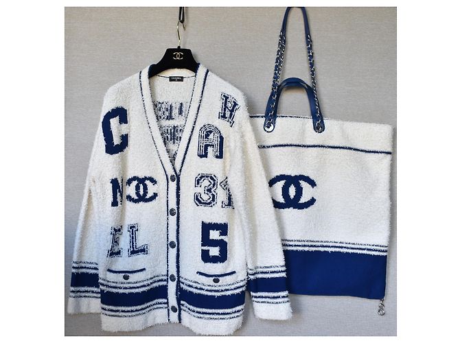 Chanel ikonisch 2019 Runway Boucle Varsity Cardigan Blau Beige Roh Marineblau - Ansicht 19