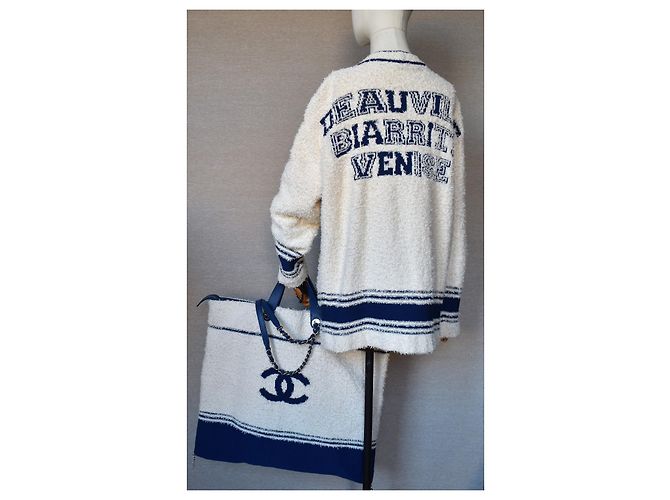 Chanel ikonisch 2019 Runway Boucle Varsity Cardigan Blau Beige Roh Marineblau - Ansicht 7