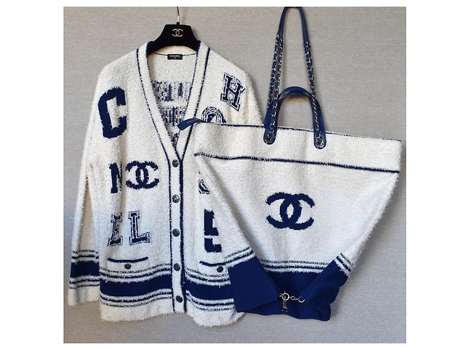 Chanel ikonisch 2019 Runway Boucle Varsity Cardigan Blau Beige Roh Marineblau - Ansicht 8