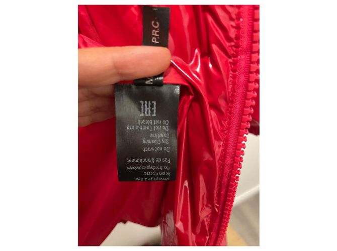 Autre Marque Rote Oversized Pufferjacke aus Vinyl - Ansicht 16