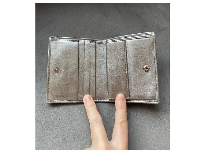 Cartera Miu Miu de piel plateada con pedrería y logo de perlas Plata - vista 3