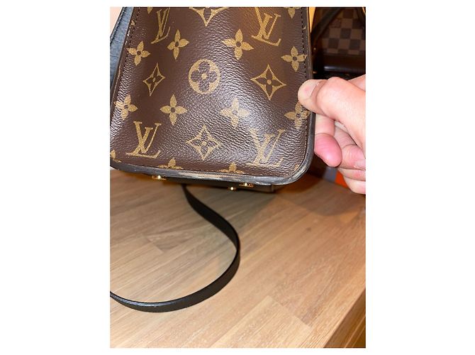 Louis Vuitton Tote On My Side Beige in Pelle - vista 3