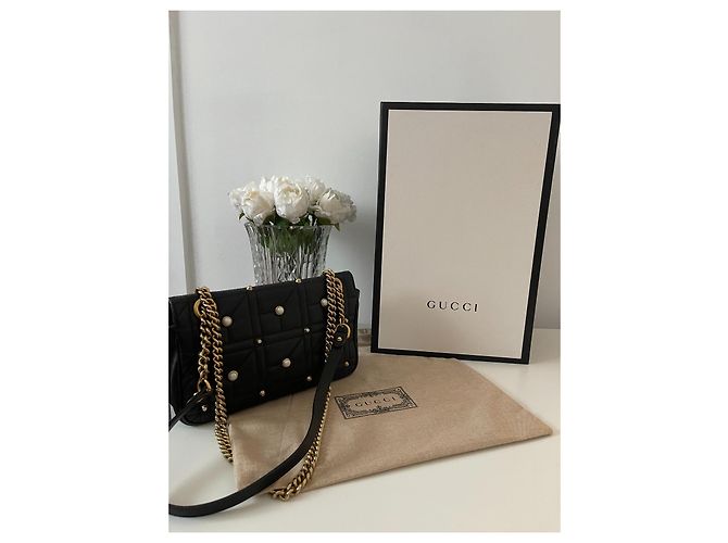 Bolsa Gucci Marmont Acolchoada de Pele de Cordeiro com Pérolas Preta Preto - vista 2