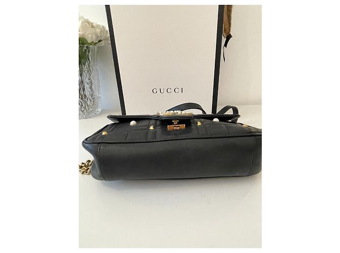 Bolsa Gucci Marmont Acolchoada de Pele de Cordeiro com Pérolas Preta Preto - vista 4