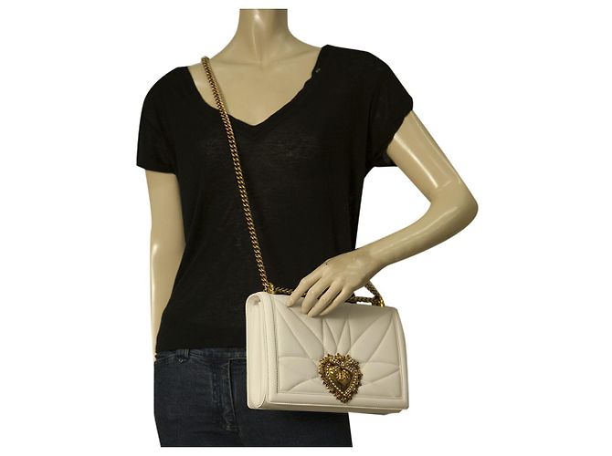 Dolce & Gabbana weiße große Devotion Tasche aus gestepptem Nappaleder - goldenes Herz - Ansicht 12