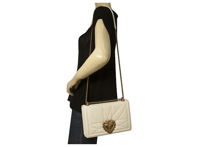 Dolce & Gabbana weiße große Devotion Tasche aus gestepptem Nappaleder - goldenes Herz - Ansicht 14