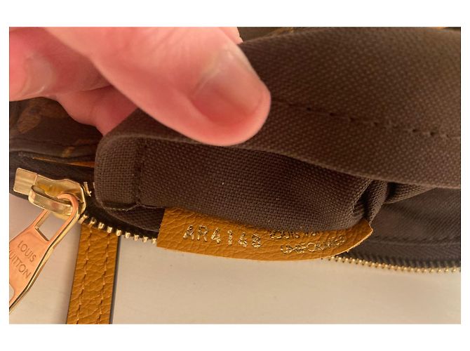 Louis Vuitton Pochette Pallas BB Marrone Senape - vista 6