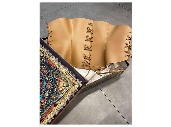 Christian Dior Korsettgürtel mit D-Spitze 2021 Kreuzfahrt Beige - Ansicht 2